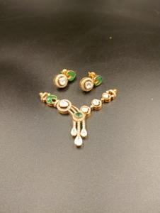 Juego de Collar con Colgante de Plata Chapado en Oro SM-695 de Amaira Jewels con Circonita Cúbica de Piedra Verde, Joyería Étnica de Compromiso para Mujer - Product Image 2