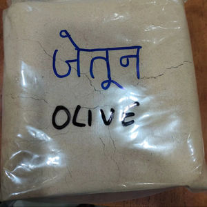 Poudre naturelle stimulante pour cheveux longs et gras et anti-pelliculaire, formule végétalienne 2-en-1 à base d'Amla, Ashwagandha, Feuilles de Curry et Tulsi pour la croissance capillaire - Product Image 1