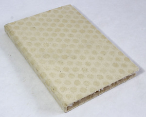 Hermoso Diario de Regalo con Tapa Dura, Hojas de Papel de Algodón Reciclado Hecho a Mano en Color Crema con Bordes Decorativos - Product Image 2