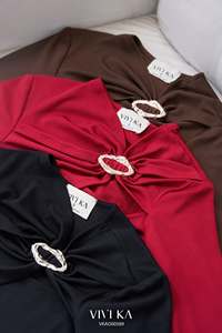 เสื้อถักไหมพรมสีแดงสำหรับผู้หญิง แขนยาว คอวี แต่งกระดุม ดีไซน์เข้ารูป ยืดหยุ่นได้ เสื้อครอปสไตล์ลำลองสำหรับฤดูใบไม้ร่วง รุ่น SIENNA - Product Image 6