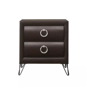 Comodino a 2 cassetti Merlot scuro con eleganti tiranti ad anello - Product Image 3