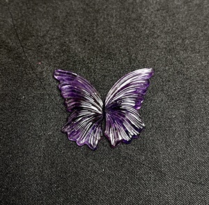 Gema Tallada en Forma de Ala de Mariposa de Amatista Púrpura Natural |   Ala de piedra preciosa tallada a mano para la creación de joyería fina, colgante, anillo - Product Image 5