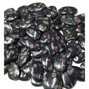 Piedras sueltas de rubí negro natural en forma de cabujón, mezcla de formas, para la fabricación de joyas, precio al por mayor, lote de piedras preciosas pulidas a mano. - Product Image 1
