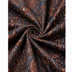 Chemise pour homme élégante à imprimé abstrait, en tissu de qualité supérieure, à manches courtes et au style décontracté moderne - Product Image 6