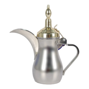 Jarra de café Dallah árabe de acero inoxidable con acabado de lujo, tradicional para servir café en hogares de Oriente Medio. - Product Image 1