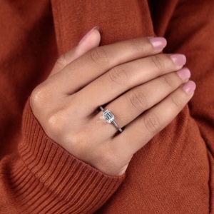 Anillo de Compromiso con Diamante Cultivado en Laboratorio, Corte Esmeralda, Oro Blanco de 14K, Joyería para Boda o Aniversario, Proveedor de Joyería - Product Image 5