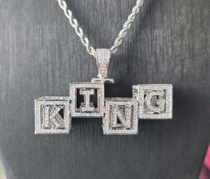 Collier chaîne avec pendentif lettre en zircone cubique couleur argent, bijou géométrique avec breloque mot, idéal pour un cadeau - Product Image 3