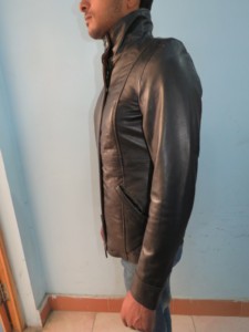 Blouson de motard en cuir véritable pour homme, col mandarin, fermeture éclair sur le devant, logo, décontracté, réversible, coupe classique, pour l'automne - Product Image 2