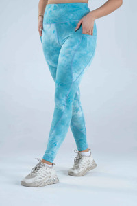 ชุดโยคะไร้รอยต่อสำหรับผู้หญิงพร้อมโลโก้แบบกำหนดเอง เสื้อชั้นในกีฬาแบบคอวี และกางเกงเลกกิ้ง/กางเกงขาสั้นยกกระชับสะโพก ชุดออกกำลังกายสำหรับฟิตเนสและยิม - Product Image 3