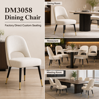 Chaise de salle à manger rembourrée DM avec dossier découpé, coussin d'assise moelleux, pieds noirs pour projets de restauration