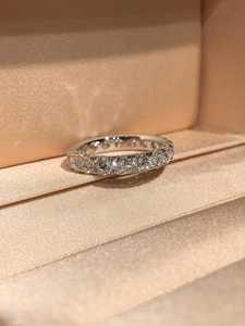 แหวนเพชรโมอิสซาไนต์ทรงกลมแบบเต็มวง ดีไซน์สร้างสรรค์ ตัวเรือนเงินแท้ 925 สไตล์โมเดิร์น ของขวัญสำหรับวันเกิดและงานปาร์ตี้ - Product Image 2