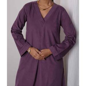 Ensemble Kurta en velours côtelé Mulberry Wine pour femmes - Product Image 3