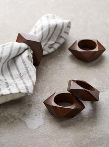 Porte-serviettes en bois élégant, idéal pour les repas quotidiens, les occasions spéciales et une belle présentation de table. - Product Image 2