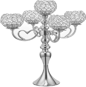 Impresionante candelabro de cinco ramas en oro rosa con un diseño geométrico multifacético, disponible a precios de mayorista. - Product Image 4