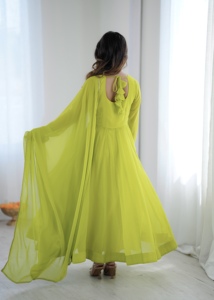 Vestido Anarkali Imperial de Georgette Sintética con Corte Kali y Borde de Encaje Circular de Cinco Metros con Cola Drapeada y Corte Entallado para Mujer - Alta Costura - Product Image 6