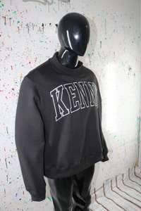 Sudadera Cuello Alto KENNY BLACK 100% NEGRO con Apliques Bordados, Sudadera de Cuello Ancho con Hilos Finos - Product Image 4