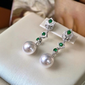 Fabricant en gros, boucles d'oreilles pendantes en argent 925, reine des neiges, paon vert, perle naturelle 10-11 mm - Product Image 1