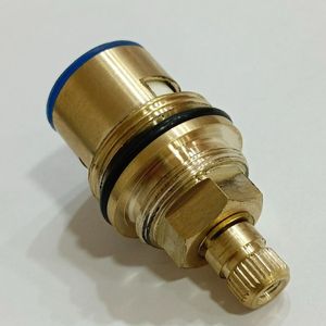 Conector de Repuesto de Latón Resistente de Grado Industrial para Aplicaciones de Mantenimiento de Válvulas de Plomería PUSHPAK TURNOMATICS PT - Product Image 1
