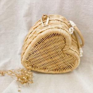 Bolso de corazón de ratán hecho a mano de excelente calidad para niños, cesta de almacenamiento ecológica para niños - Product Image 3