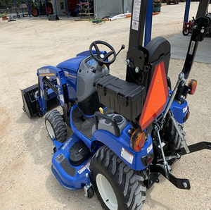 Tractor Usado New Holland Workmaster 25S Muy Asequible con Cargador Frontal y Transmisión Hidrostática a Precios Bajos - Product Image 3