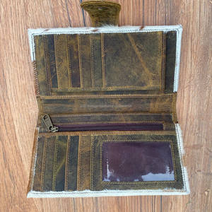 Portefeuille à deux volets en cuir de vachette véritable fait à la main Western Hair On Hide Portefeuille de carte de crédit Pochette en cuir rustique véritable pour femmes - Product Image 4
