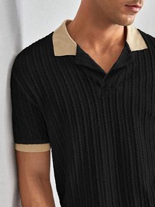 Elegante camiseta polo para hombre, de algodón, con cuello en contraste, puños a rayas, suave y cómoda, estilo moderno urbano para uso diario. - Product Image 1