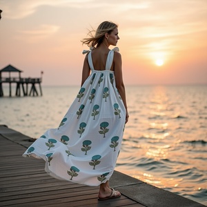 เดรสแมกซี่สีขาวสำหรับฤดูร้อนผ้านิ่มพร้อมลายดอกมิ้นต์บานปรับสายผูกไหล่ซับในสีฟ้า-สไตล์ลำลอง - Product Image 6