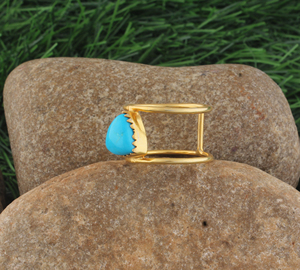 Bague de Fiançailles et de Mariage en Argent Plaqué avec Turquoise Triangulaire, Double Bande et Pierre Précieuse Trillion, Bijoux Fins Personnalisés en Gros pour Homme - Product Image 4