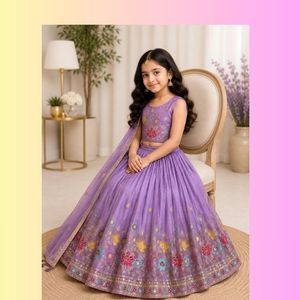 Lehenga Choli de Seda Suave con Bordado de Lentejuelas y Dupatta de Tela de Red, para Bodas, Venta al Por Mayor por Royal Export - Product Image 1