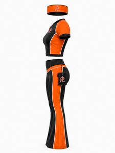 Ensemble confortable pour femme avec haut, leggings et bandeau, conçu pour la gym, le yoga, le jogging, les étirements et les tenues décontractées et actives. - Product Image 4
