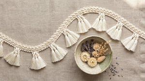 Dentelle en coton faite à la main de qualité supérieure avec des pompons pour rideaux, coussins et décoration intérieure - Product Image 5