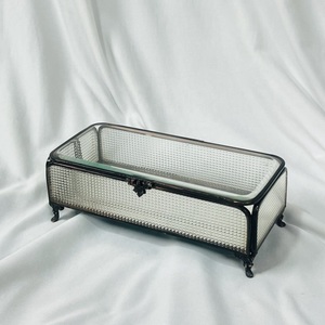Caja de Almacenamiento Cuadrada de Vidrio con Marco Metálico de Acabado Negro Mate para Exhibición en Tocadores, Regalos de Boda y Decoración del Hogar - Product Image 6