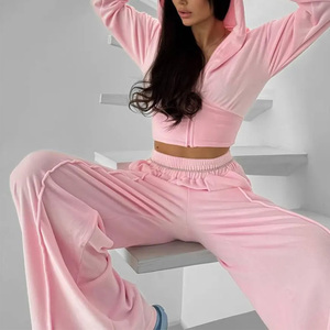 Ensembles de survêtements d'hiver personnalisés pour femmes, coupe courte, avec broderie vintage et boutons, en molleton de coton, pour le sport, élégants, en gros du Pakistan - Product Image 6