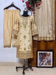Le designer indien et pakistanais Salwar Kameez, inspiré de Bollywood, porte un costume pour les occasions spéciales - Product Image 6