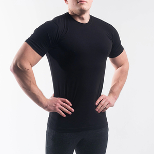 T-shirt pour homme, noir, manches courtes, col rond, couleur unie, tricoté, coupe classique, décontracté, respirant, teinture au fil, 100% polyester, séchage rapide - Product Image 1