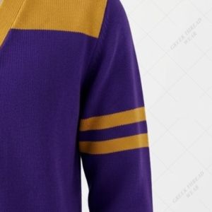 Cardigan universitaire personnalisé Omega Fraternity, violet, col en V, broderie chenille or vieilli, manches longues, coupe classique, hiver - Product Image 5