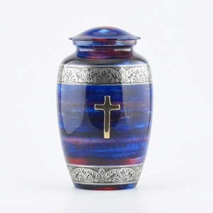 Urna Funeraria Clásica de Metal Plateado para Cenizas Humanas - Frasco Conmemorativo Hecho a Mano con Cruz Grabada y Bandas Florales - Secu - Product Image 3