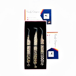 Pince à cils Somofy Enterprises, design inférieur imprimé léopard, acier inoxydable, pointe lisse, longueur 10 mm, prise en main parfaite, précision - Product Image 5