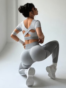 Conjunto Deportivo de 2 Piezas para Mujer, Sujetador Deportivo Sin Costuras con Espalda Cruzada y Leggings de Cintura Alta con Control de Abdomen, Ropa Deportiva Minimalista Sólida para Entrenamiento - Product Image 4