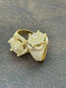 Anillo de Moissanita con Corte Esmeralda y Engaste de Garra Dorado, Pavé Helado, Plata Maciza, Anillo de Declaración Audaz Estilo Hip Hop, Joyería - Product Image 2