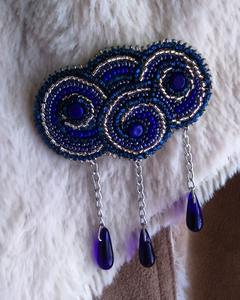 พวงกุญแจปักลายดอกไม้ประดับลูกปัด: จี้ห้อยกระเป๋าลายดอกชบาทำมือ - Product Image 6