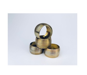 Anillo para servilletas de metal de inspiración rústica que añade encanto a la decoración de la mesa de estilo rústico y a la cena informal. - Product Image 1