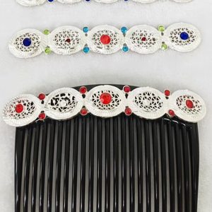 Peigne à cheveux vintage plaqué or, fait main, écologique, étanche, élégant, en alliage, avec pampille, motifs animaux, mini paillettes - Product Image 1