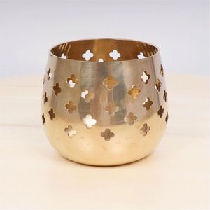Vente en gros de lanternes votives décoratives en maille métallique dorée élégante pour centres de table de banquet et événements - Product Image 5