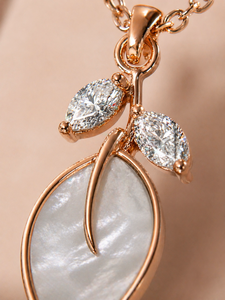 Collar Minimalista con Colgante de Concha Chapado en Oro de 18K, con Diamantes de Corte Marquesa en Engaste Biselado y Cadena de Serpiente, para Uso Diario Femenino - Product Image 4