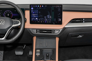 Volkswagen Sagitar 2023 300TSI DSG Versión Flying Over, Sedán Mediano de Gasolina de 4 Puertas y 5 Asientos - Product Image 3