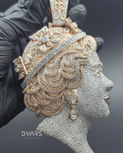 Pendentif Tête de Reine entièrement sertie de diamants, pendentif double face pièce de monnaie Reine Elizabeth, plaqué or 14 carats, pendentif commémoratif personnalisé de la Reine - Product Image 3