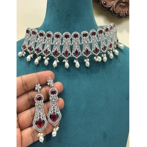 Ensemble collier et boucles d'oreilles élégants en laiton plaqué argent de qualité supérieure avec zircon, bijoux tendance pour femmes, cadeau de mariage, de fiançailles ou de fête - Product Image 1