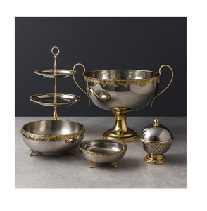 Ensemble de trois bols à chocolat au design fabuleux, en aluminium, couleur or et noir, de différentes tailles - Product Image 5