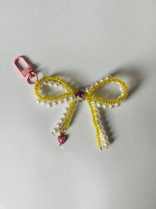 Porte-clés élégant fait main avec broderie perlée et motifs complexes pour sacs, pochettes et accessoires de clés - Product Image 1